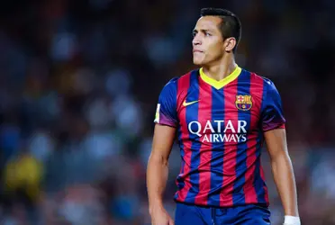 El chileno fue descartado en Francia y podría reemplazar a un jugador del Fútbol Club Barcelona.