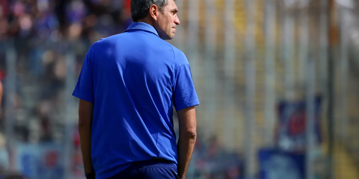 El entrenador argentino apuntó a los rumores de salida del zaguero universitario.