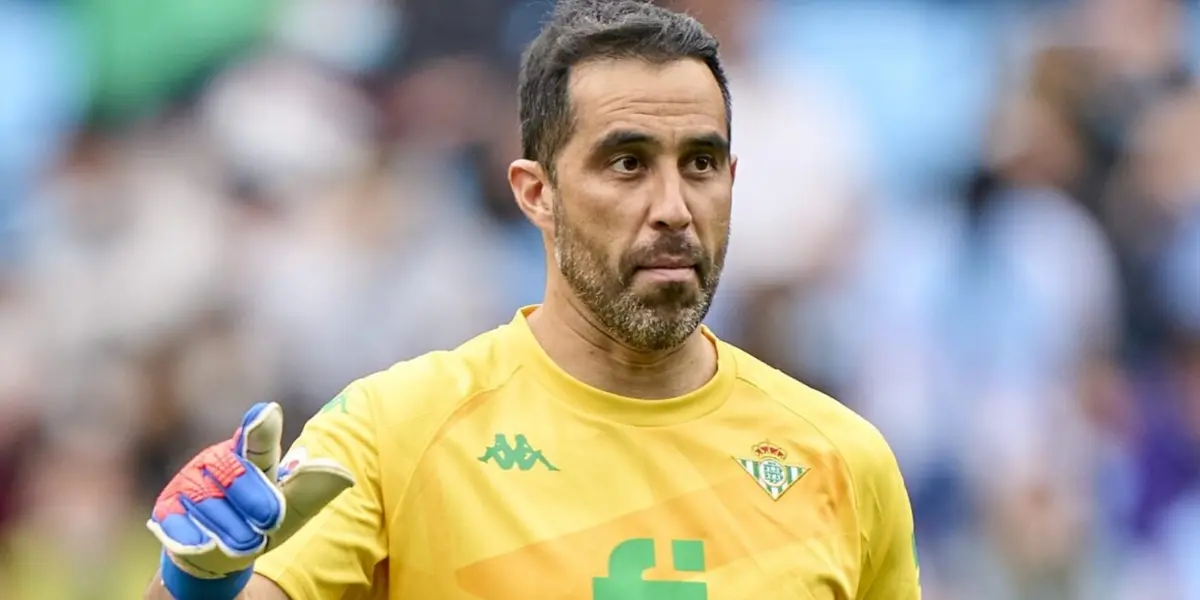 Claudio Bravo también podría regresar al Monumental.