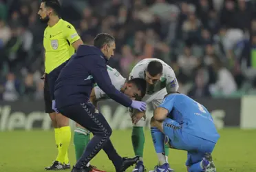 El cuadro bético se lamenta por la posible lesión del jugador chileno que en Europa League se resintió. 