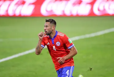 El lateral de La Roja causó sorpresa al estar entrenando en Juan Pinto Durán.