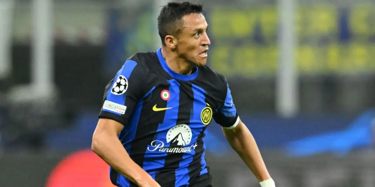 En Francia extrañan el olfato goleador de Alexis Sánchez, mientras que en Chile ha sido criticado tras la derrota ante Venezuela.