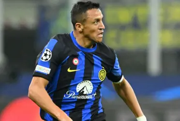 En Francia extrañan el olfato goleador de Alexis Sánchez, mientras que en Chile ha sido criticado tras la derrota ante Venezuela.