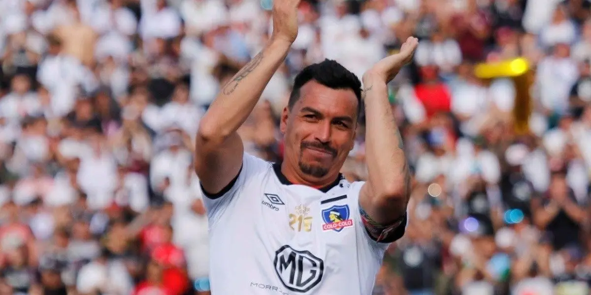 Esteban Paredes fue noticia en las últimas horas por su regreso al fútbol profesional, el exjugador albo se dio el tiempo de hablar sobre la actualidad del ‘cacique’.