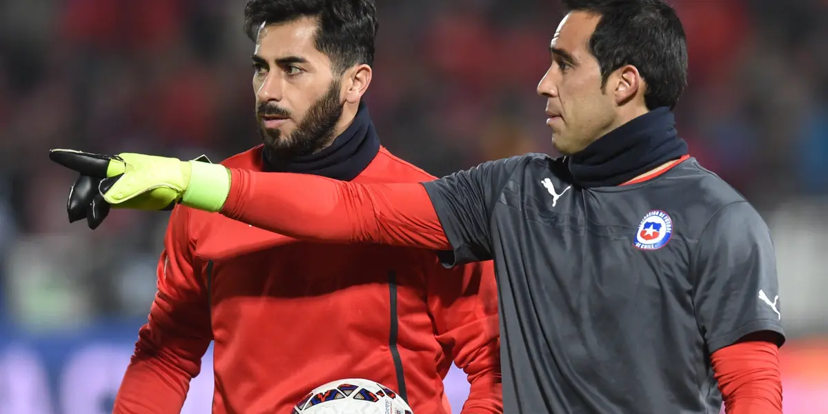 Johnny Herrera y Claudio Bravo compartieron el arco de la Roja. 