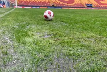 Las fuertes lluvias en los últimos días en Santiago, obligaron a suspender el duelo entre Universidad Católica y Santiago Wanderers por Copa Chile.