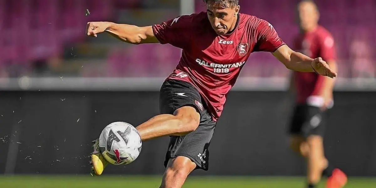 Tras no sumar minutos esta temporada con el Salernitana, Valencia ficharía por un elenco de la Serie B de Italia que tuvo grandes temporadas en el Calcio.